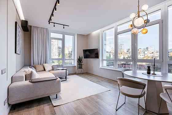 Продаж Квартира 3-кімнатна, 7/23 поверх на Жилянська вул., д. 68 Киев