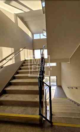 Продаж Квартира 4-кімнатна, 7/7 поверх на вул. Салютна Киев