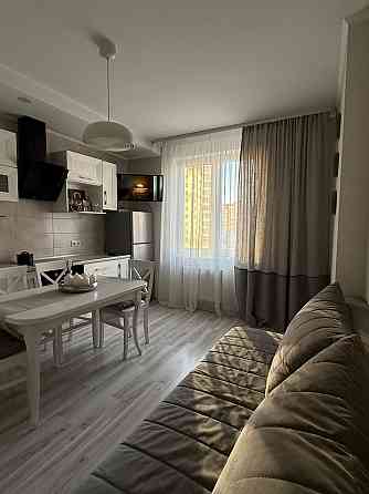 Продаж Квартира 1-кімнатна, 7/16 поверх на Чорновола вул., д. 27 Kiev