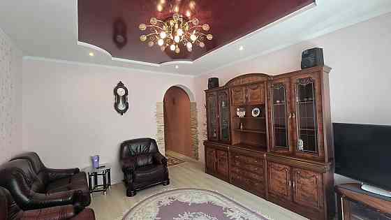 Продаж Квартира 3-кімнатна, 1/2 поверх на Среднефонтанская ул. Одесса