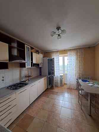 Продаж 3к квартири 88 кв. м на вул. Олександра Довженка Ternopil'