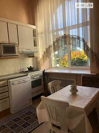 Оренда Квартира 3-кімнатна, 5/5 поверх на ул. Михайловская Киев