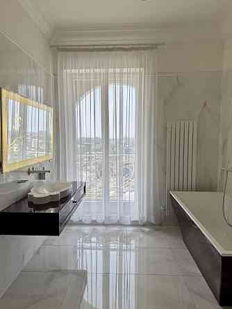 Продаж Квартира 4-кімнатна, 16/17 поверх на Леонтовича ул. Одеса