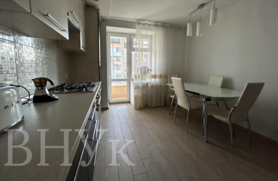 Продаж Квартира 3-кімнатна, 5/9 поверх на Тернопільська Ternopil'