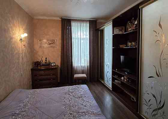 4-кімнатна, Велика Васильківська вул. (Червоноармійська), 42, Голосіївський Kiev