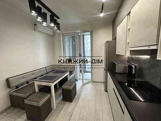 Оренда Квартира 1-кімнатна, 14/25 поверх на Ревуцького Киев