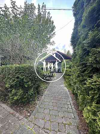 Розкішний будинок з озером: ваша власна оаза спокою 