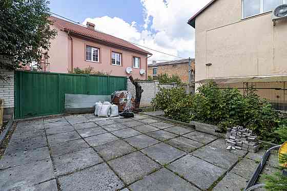 Продаж Будинок 10-кімнатний на вул. Варшавська Львів