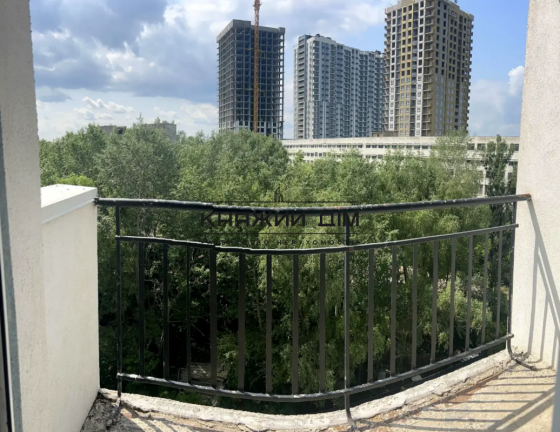 Продаж Квартира 1-кімнатна, 8/25 поверх на Академика Глушкова просп. Киев