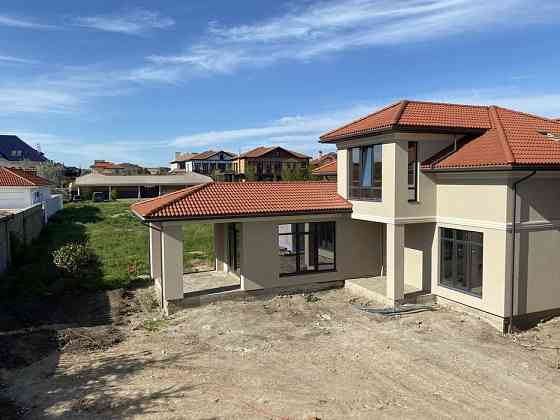 2-этажный стильный  дом с террасой в Совиньоне Лиманка