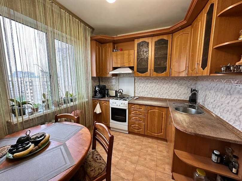 Продаж Квартира 3-кімнатна, 10/10 поверх на Симиренка вул., д. 34-А Киев - изображение 1