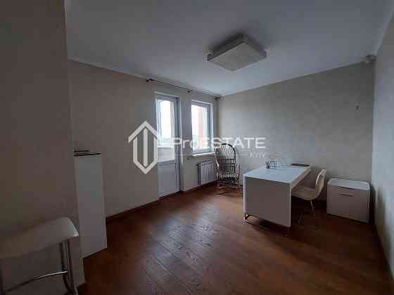 Продаж Квартира 4-кімнатна, 16/18 поверх на вул. Валерія Лобановського Kiev