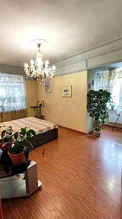 Продаж Квартира 2-кімнатна, 5/5 поверх на Почайнинська вул., д. 52 Київ