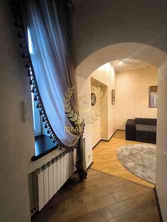 Продаж Квартира 2-кімнатна, 3/4 поверх на Петлюры Симона ул., 8 Киев