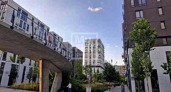 Продаж Квартира 4-кімнатна, 7/7 поверх на вул. Салютна Киев