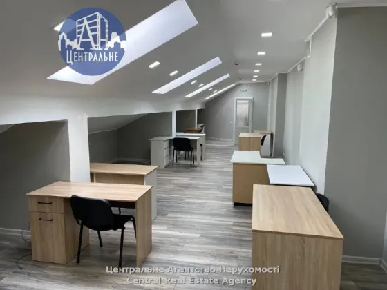 Сдаётся Бизнес-центр / Административное здание площадь 70 кв.м 3-й этаж Черновцы Міцкевича Черновцы