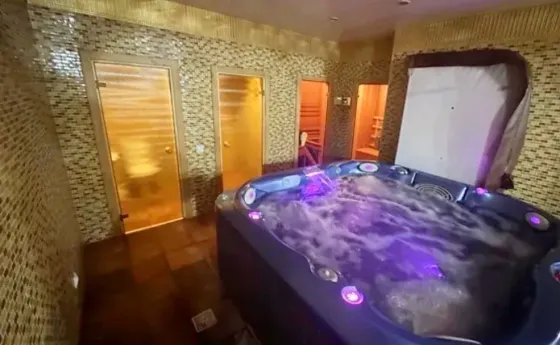 630 Three-storey house with swimming pool for rent Kiev