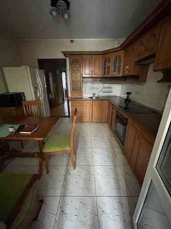 Продаж Квартира 3-кімнатна, 3/10 поверх на Радунська вул., д. 1/10 Kiev