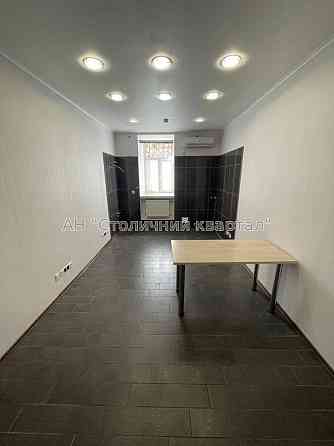 Оренда офісне приміщення на Хмельницького Богдана вул., 10 приміщень - 4 Kiev