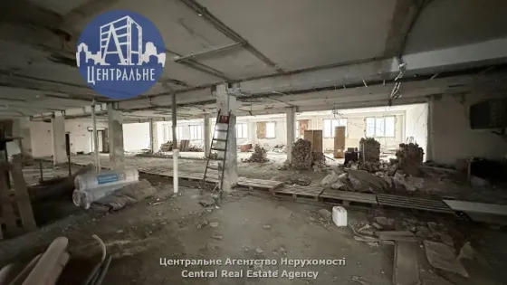 Здається Офісні приміщення площа 720 кв.м 3-й поверх Чернівці Руська 242 Чернівці