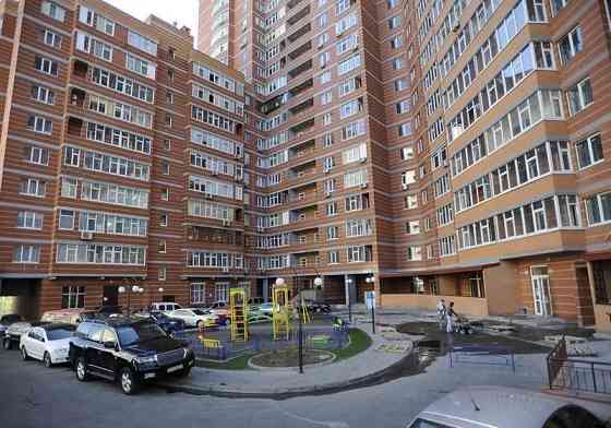 Продаж Квартира 3-кімнатна, 13/26 поверх на Ревуцького вул., д. 9 Kiev