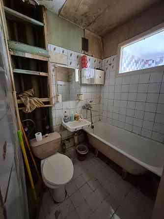 Продаж Квартира 2-кімнатна, 3/5 поверх на Харьковское шоссе вул., д. 12 Kiev