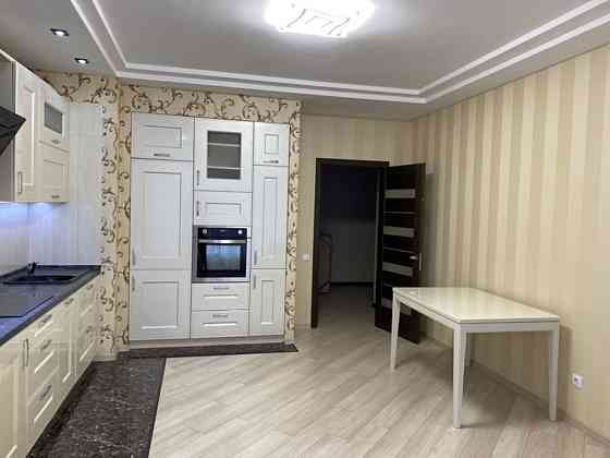 Оренда Квартира 3-кімнатна, 7/24 поверх на ул. Анны Ахматовой, 22 Kiev