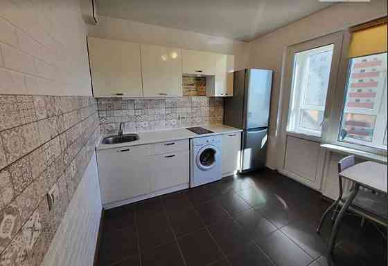 Оренда Квартира 1-кімнатна, 14/25 поверх на вул. Софії Русової, 7 Киев