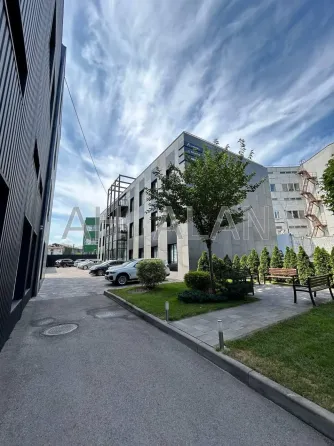 For sale Business Center / Administrative Building area 1130 sq.m  at Ростиславська Kiev