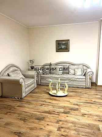 Оренда Квартира 3-кімнатна, 33/36 поверх на Срибнокильская ул. Київ