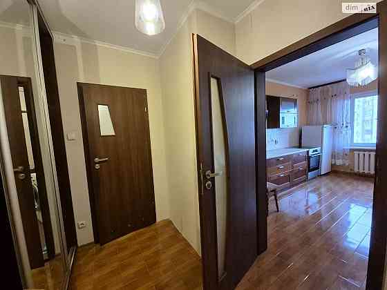 Продаж Квартира 3-кімнатна, 19/25 поверх на Милославська вул., д. 4 Київ