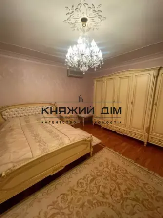 Простора трикімнатна квартира в престижному центрі Києва. №21145306 Kiev