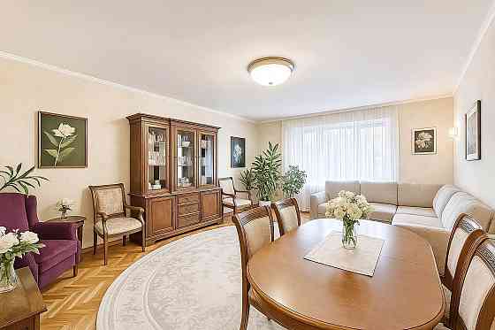 Продаж Квартира 4-кімнатна, 5/9 поверх на Гоголівська вул., д. 36-40 Київ