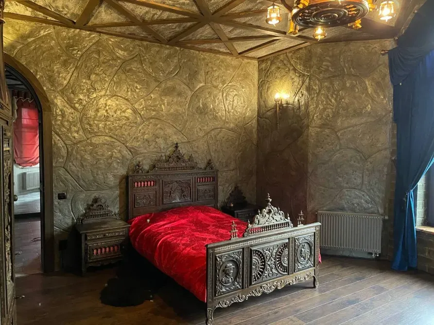 Продаж 2-поверховий Будинок з ділянкою 75 сот 400 кв.м 6 кімн. на зазим