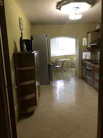 Оренда Квартира 3-кімнатна, 10/14 поверх на ул. Урловская Kiev