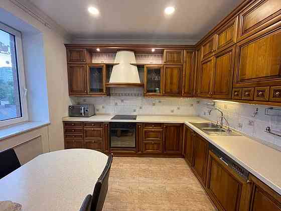 Продаж Квартира 5-кімнатна, 8/10 поверх на Олександра Кониського вул., д. 52-58 Київ