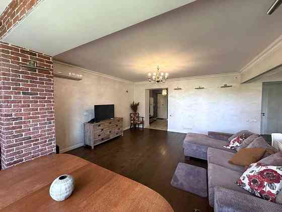 Продаж Квартира 4-кімнатна, 9/18 поверх на Старонаводницька вул., д. 8А Київ