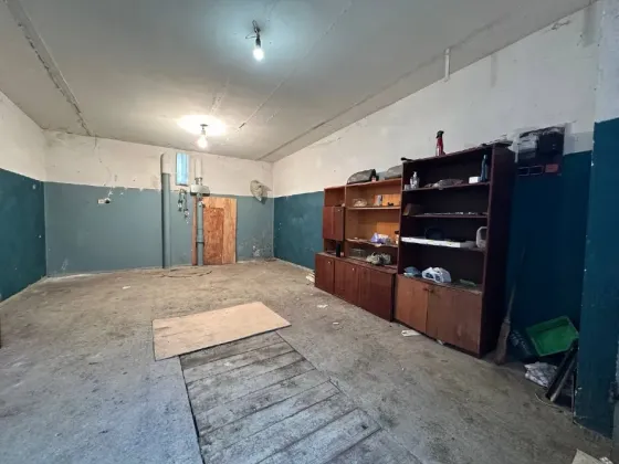 Продається Гараж Під вантажівку / автобус площа 24 кв.м 1-й поверх Каденюка Дніпро