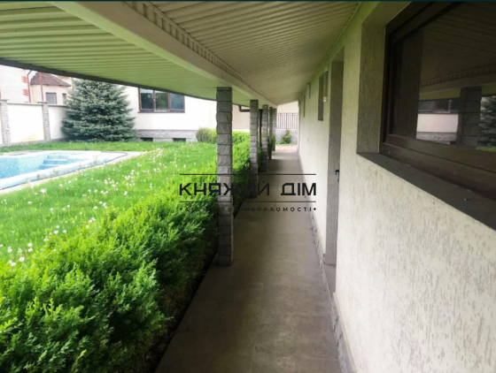 Замечательный, просторный дом 450 м2 3 этажа по Житомирской трассе, с. Колонщина 20 км. от Киева. Колонщина