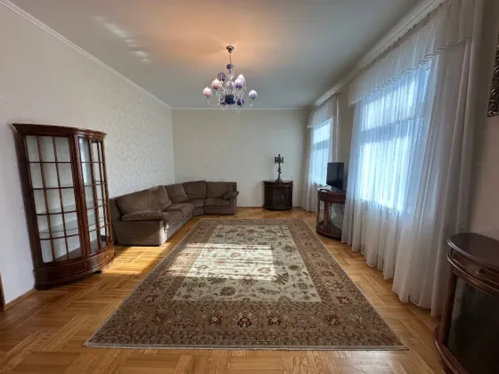 Оренда 3к Квартира 128 кв.м провулок Коновальця Евгена, 13 Дніпро