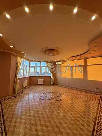 Продаж Будинок 3-кімнатний на Воробйова Генадія Генерала вул., 13Е Kiev