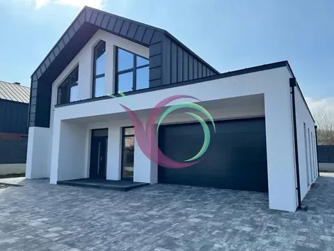 For sale 3-storey   250 sq.m 4 rooms at Незалежності вулиця  - photo 1