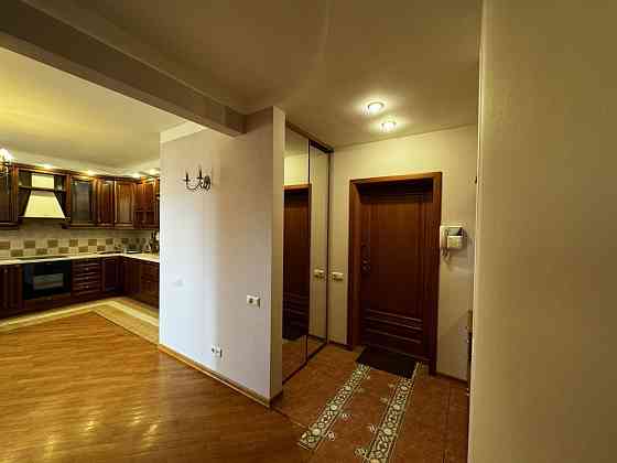 Продаж Квартира 3-кімнатна, 15/17 поверх на Мокра вул., д. 3 Kiev