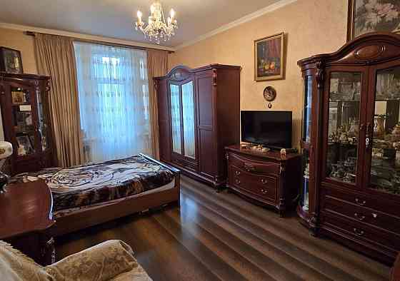 4-кімнатна, Велика Васильківська вул. (Червоноармійська), 42, Голосіївський Kiev