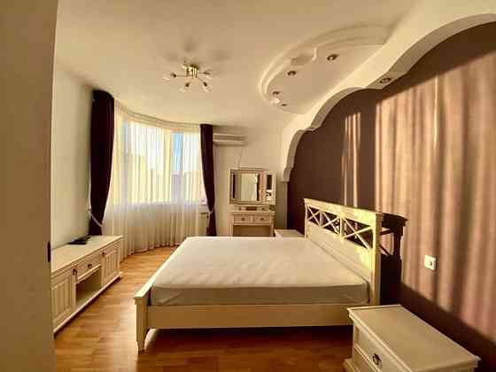 Оренда Квартира 3-кімнатна, 14/25 поверх на пр. Николая Бажана, 1м Київ