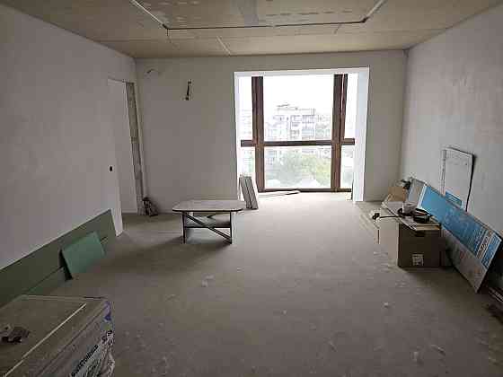 Продаж Квартира 3-кімнатна, 10/10 поверх на Малышева ул., 32 Дніпро