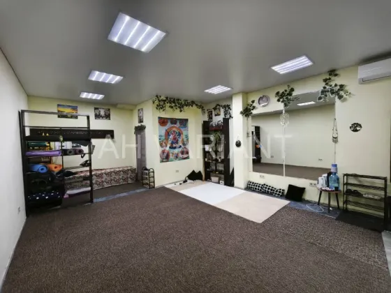 Продаж Приміщення в житловому будинку площа 36 кв.м на 8 березня 28б Ужгород