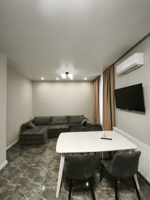 Продаж 1к Квартира 67 кв.м Слов’янська набережна 21А Ужгород - фото 1