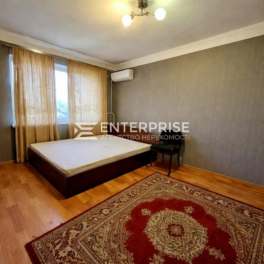 Продаж Квартира 2-кімнатна, 5/5 поверх на вул. Берестейський Київ - фото 1