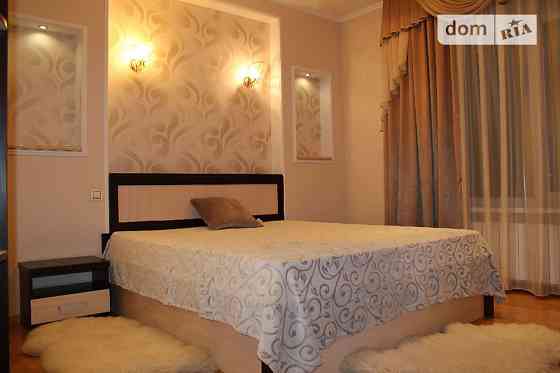 Оренда Квартира 3-кімнатна, 7/9 поверх на ул. Дмитриевская Киев